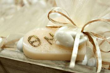 Μπομπονιέρα γάμου κερί αρωματικό 4.5*8 με κορδόνι γιούτα