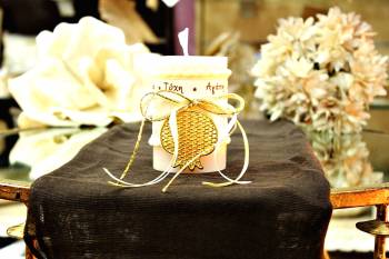 Χειροποίητο διακοσμητικό αρωματικό ιβουάρ κερί με χρυσό ρόδι και ευχές 6.5x10cm