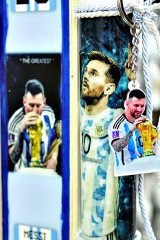 Πασχαλινή λαμπάδα 24Δ007 Ποδόσφαιρο Messi plexiglass σετ με ξύλινο κουτί 28x7x5 cm