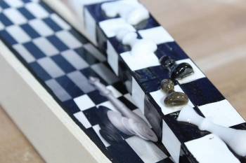 Πασχαλινή λαμπάδα 19Χ011 Σκάκι new ΣΕΤ με ξύλινο κουτί 28x7cm