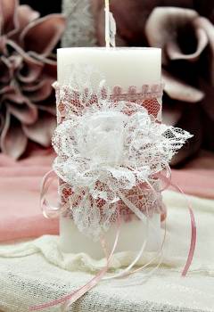Αρωματικό κερί στολισμένο με δαντέλα σε αποχρώσεις σάπιο μήλο - λευκό 8x15cm