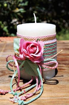Χειροποίητο αρωματικό κερί λιλά με λουλούδια 6,5x20 0516030